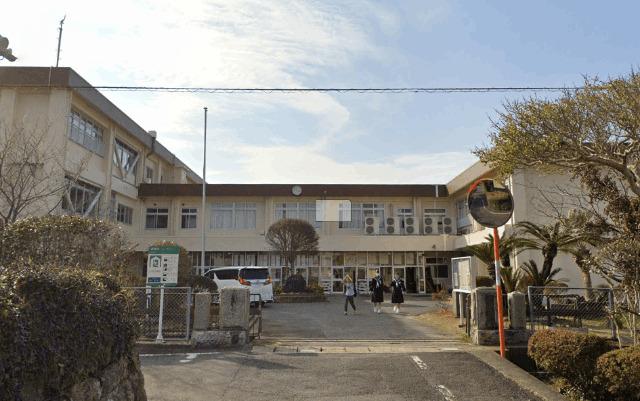 佐々町立口石小学校：585m