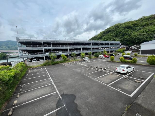 アクアリウスD（101） 駐車場