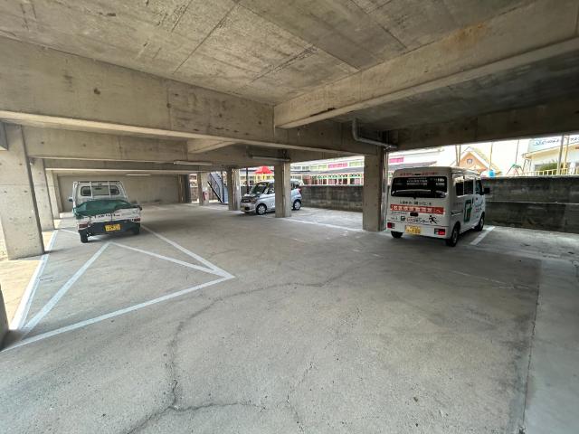 黒髪ハイツ（202） 駐車場