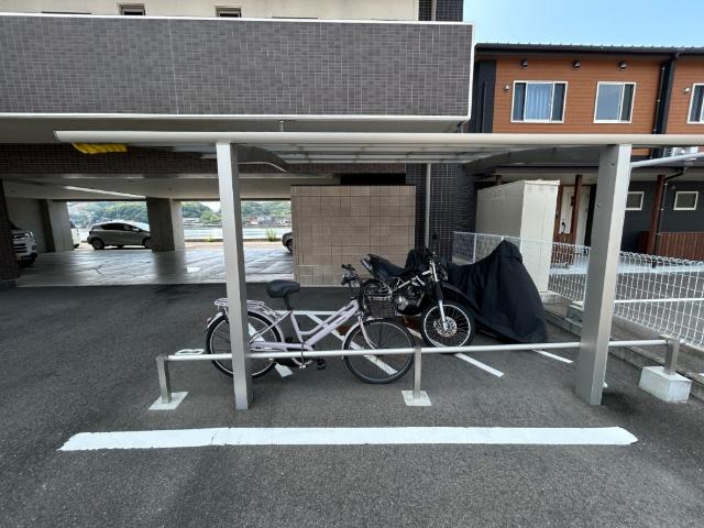 ＥＳＴＥＲＲＡＣＥ５５（094） 駐車場