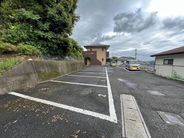 グリーンヒル黒髪（101） 駐車場