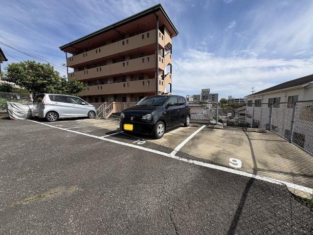 リゾートインパステルマンション（402） 駐車場