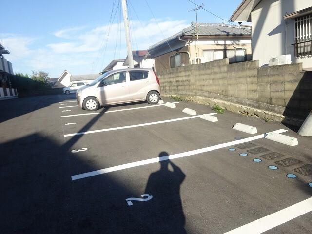 大潟レジデンス（B205） 駐車場