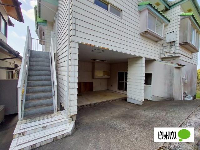 ガレージ付き