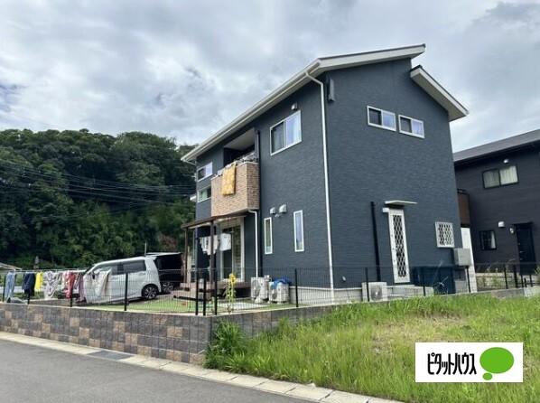 東側から