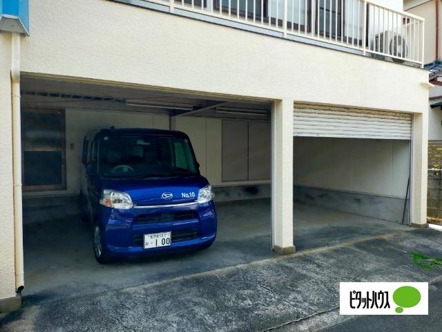 日野町ガレージ付き戸建て 駐車場