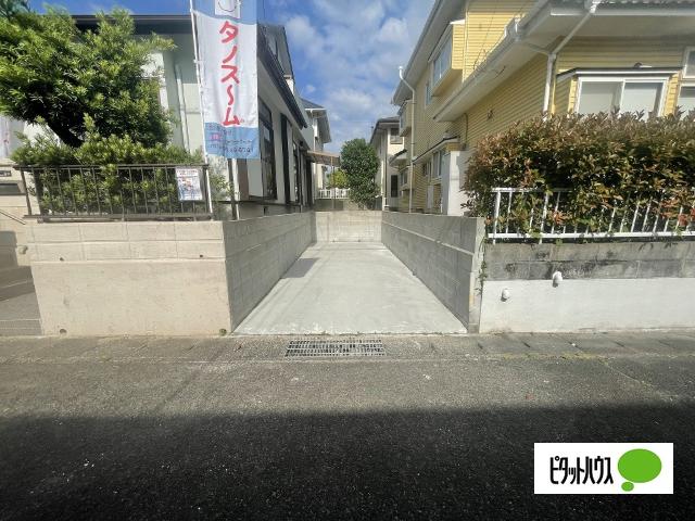 若竹台町一戸建 駐車場