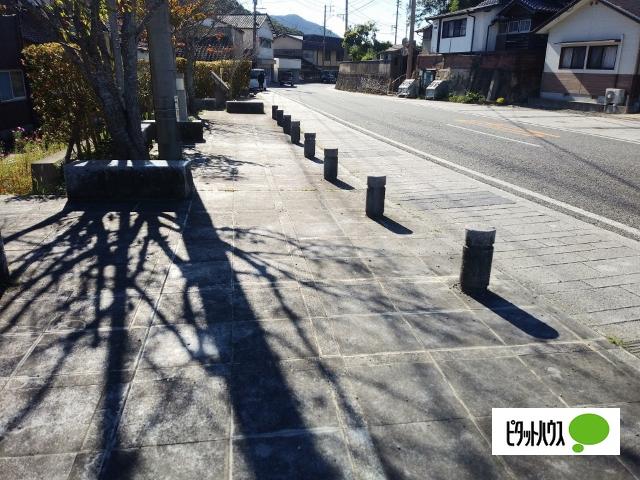 有田町岩谷川内借地店舗 前面道路含む現地写真