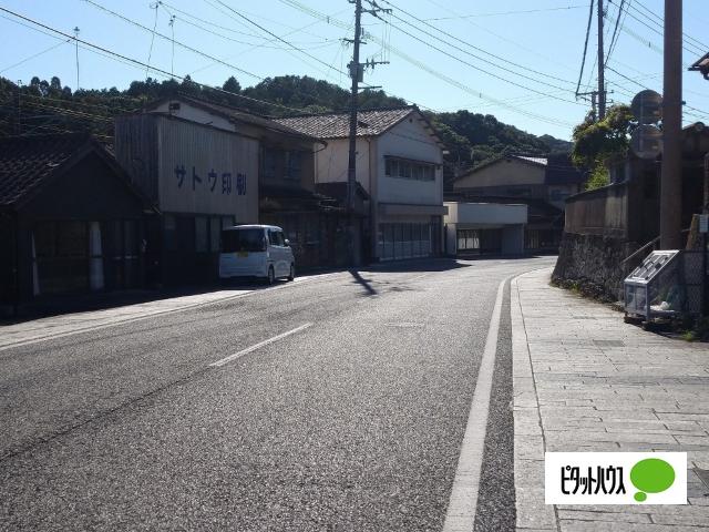 有田町岩谷川内借地店舗 前面道路含む現地写真