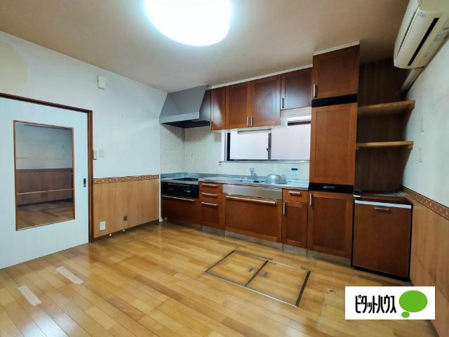 日野町ガレージ付き戸建て キッチン