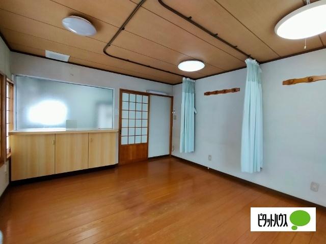 日野町ガレージ付き戸建て その他
