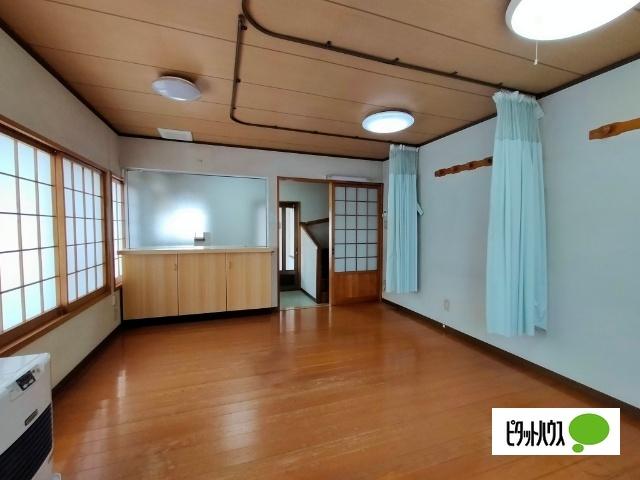 日野町ガレージ付き戸建て その他