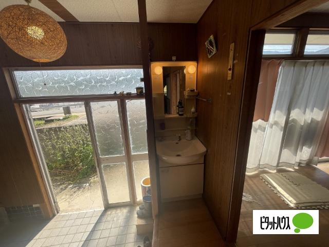 横手町一戸建 洗面