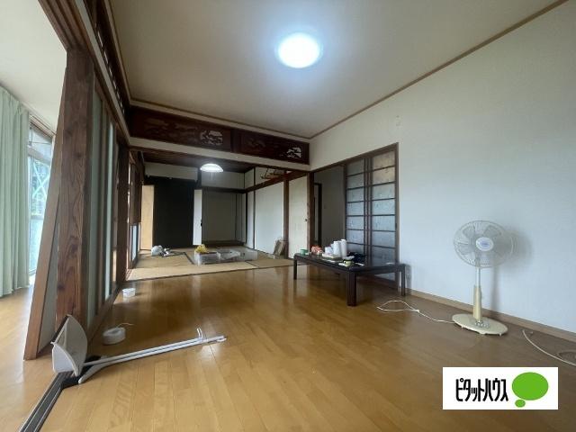 城間町一戸建 リビング