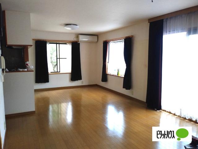 折橋町中古戸建 リビング