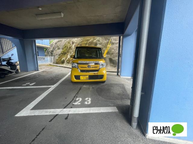アーバン石坂 駐車場