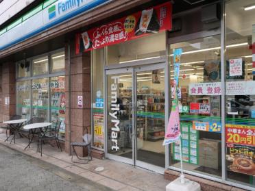 ファミリーマート谷町四丁目店：202m