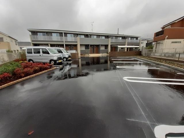 ラウレア（105） 駐車場