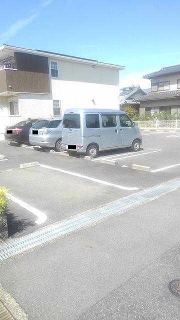 セレーノ・ダンディライオン（203） 駐車場