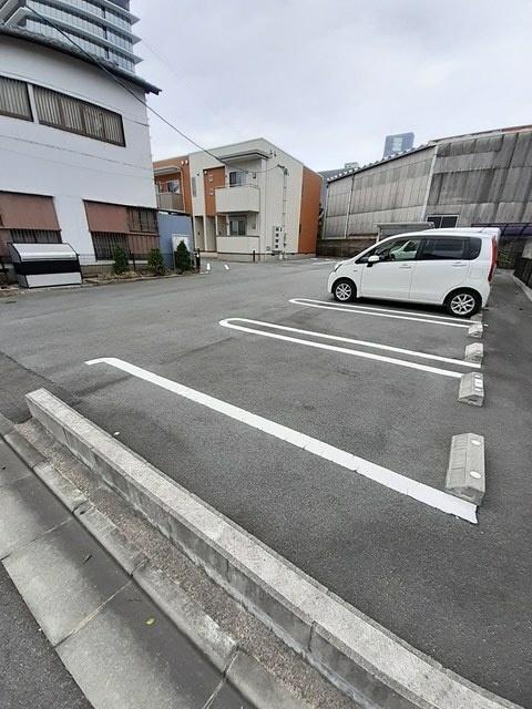 ブライト　スクエア（205） 駐車場