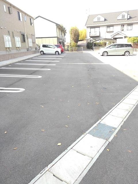 サニーヒルズ東山Ｂ（201） 駐車場