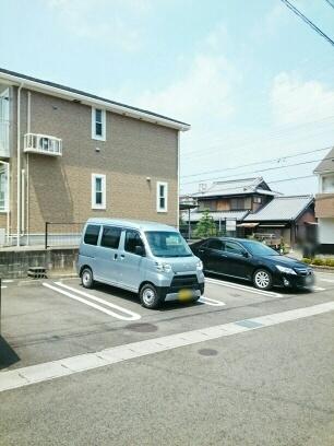 ヴェルサン　ヴィラ（201） 駐車場