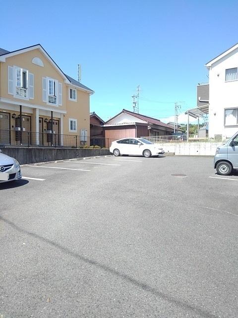 サンヒルズ生桑台　Ⅰ（102） 駐車場