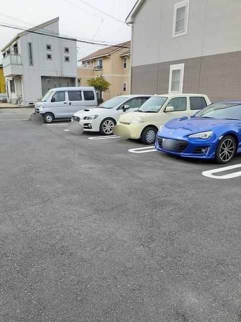 エリタージュⅡ（201） 駐車場