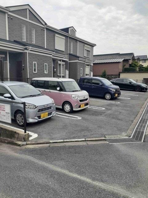 ファミール笹川（103） 駐車場