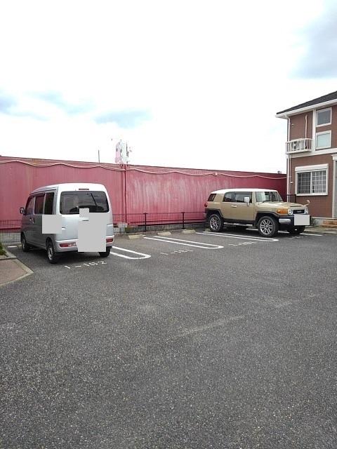 オーブⅡ（105） 駐車場