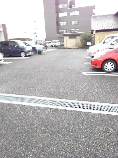 ルクソール新正Ⅱ（301） 駐車場