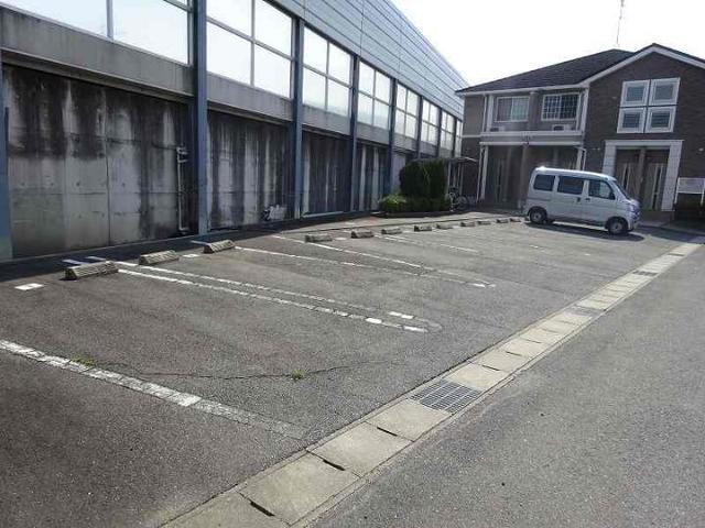 リオン（201） 駐車場
