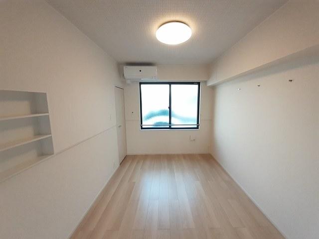 エレガント南江島（102） 室内