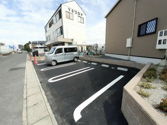 エレガント南江島（102） 駐車場