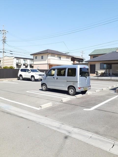 フィロス　グローリー（101） 駐車場