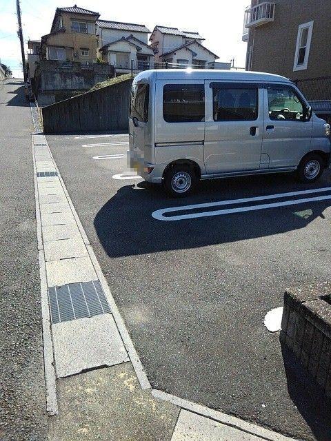 ヴェルサン　ヴィラ（102） 駐車場