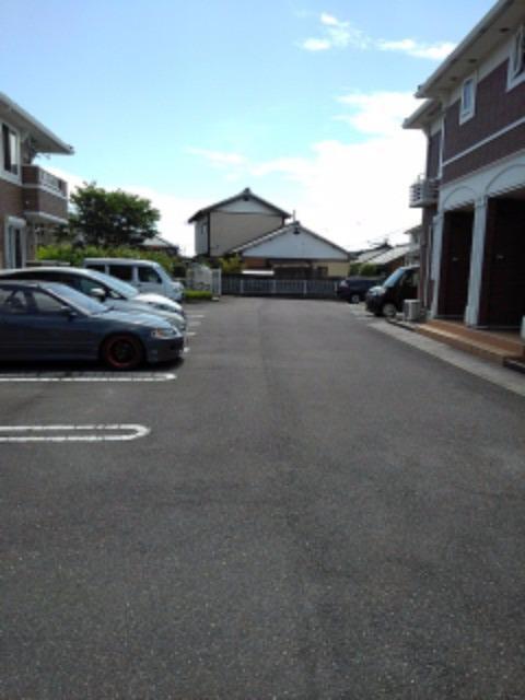 ミルキーⅢ（102） 駐車場