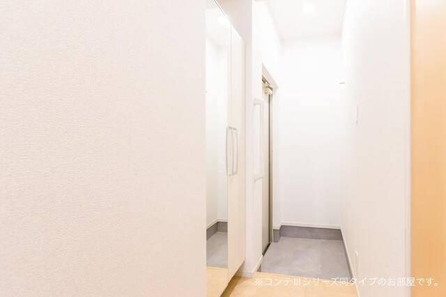 ヒカルサ四日市西浜田（305） 玄関