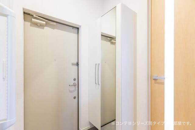 ヒカルサ四日市西浜田（301） 玄関