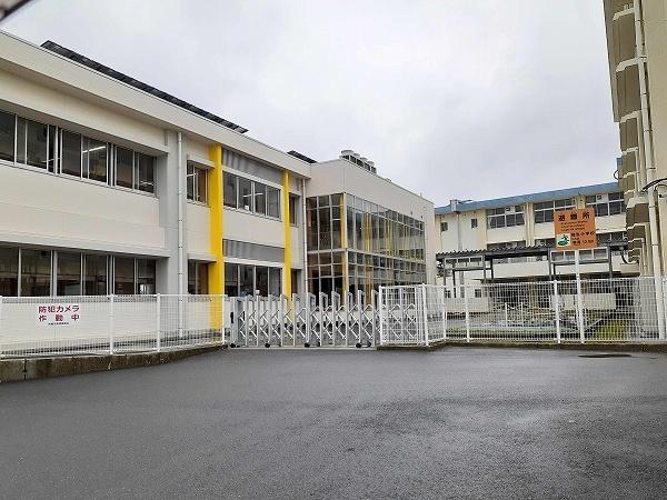 稲生小学校：750m
