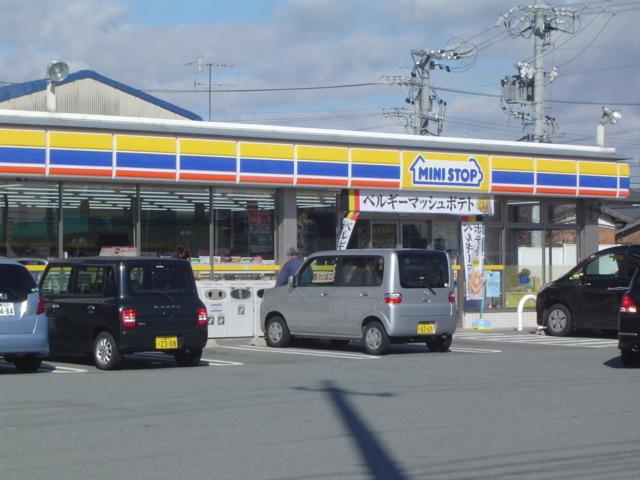コンビニ：1050m