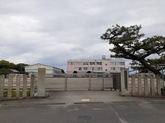 鈴鹿市立若松小学校：101m