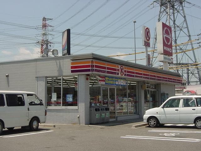 コンビニ：520m