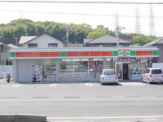 サンクス（コンビニ）：370m