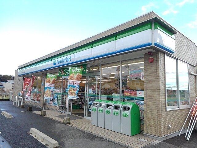 ファミリーマート小古曽２丁目店：900m