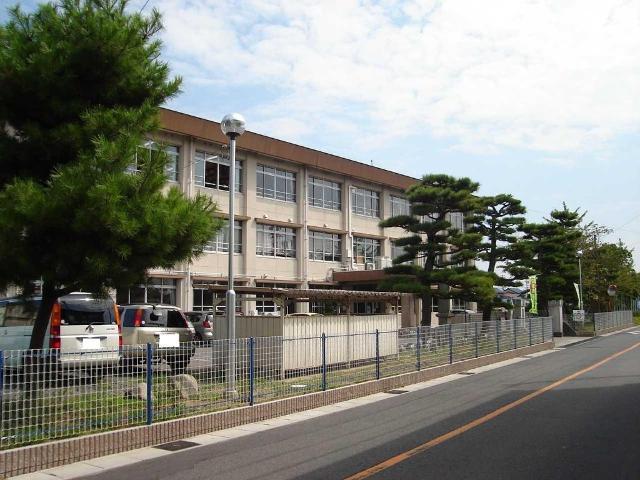 鈴鹿市立箕田小学校：440m