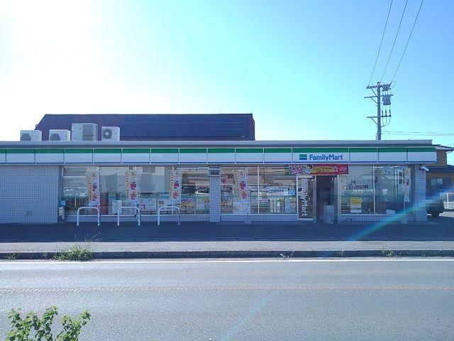 ファミリーマート楠町東店：600m