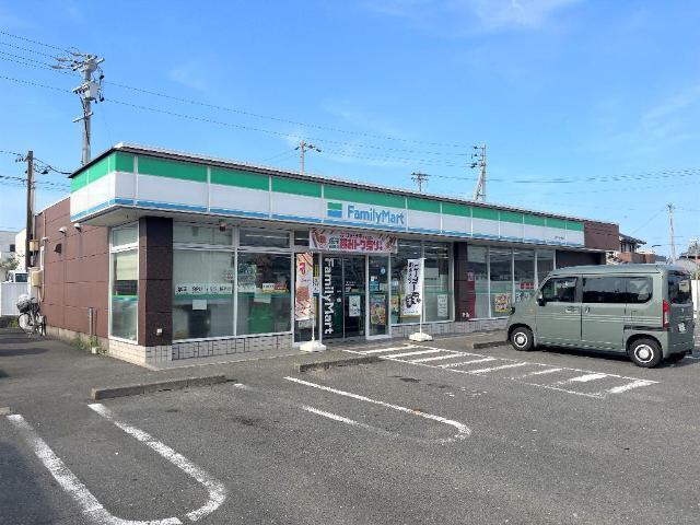 ファミリーマート鈴鹿三日市店：709m