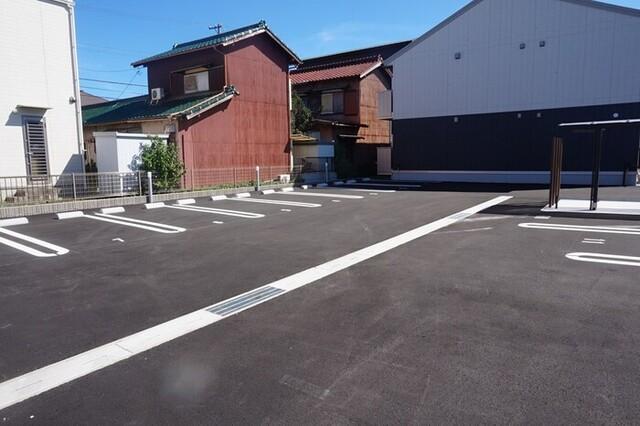 Ｄ−ｃｈａｍｂｒｅ松寺（102） 駐車場