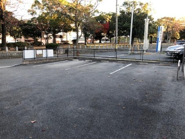 グランディール新正（103） 駐車場